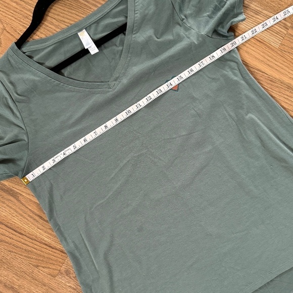 LuLaRoe Christy T, Size Large - Picture 6 of 7